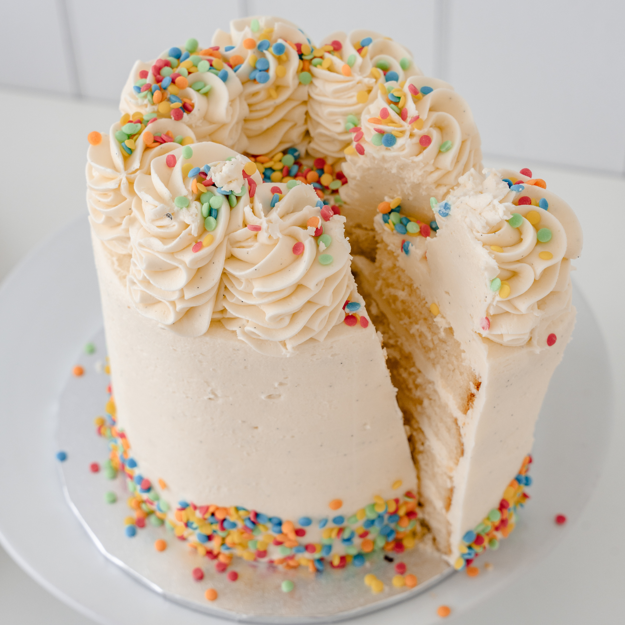 Classic Vanilla Cake Cakes The Cupcake Queens 