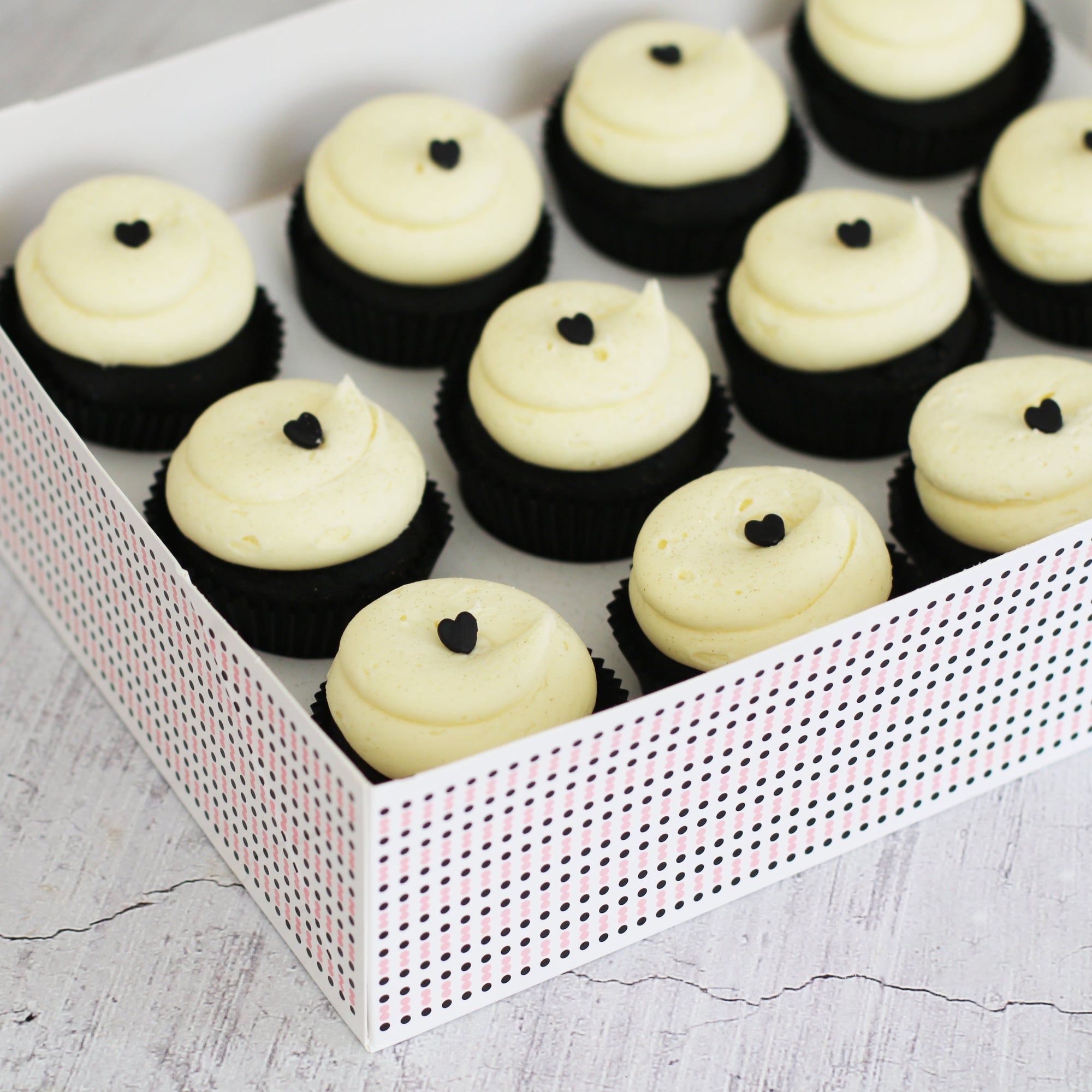 Black Velvet Regular Gift Box-The Cupcake Queens