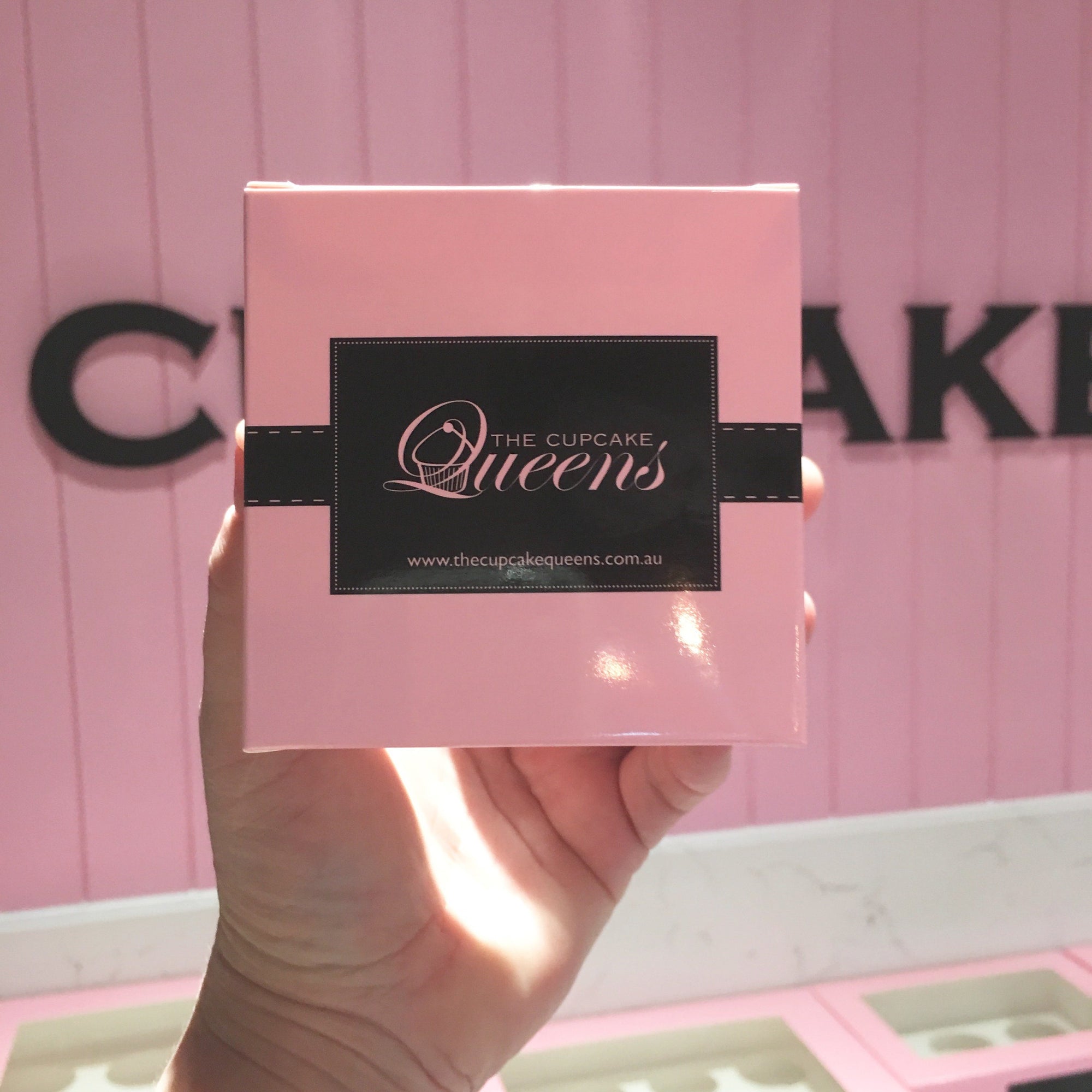 Single Regular Size Cupcake Box-The Cupcake Queens