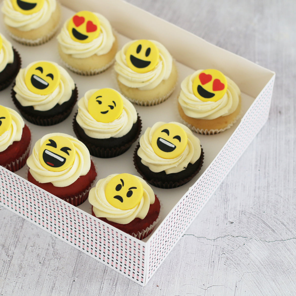 Emoji Gift Box Cupcakes The Cupcake Queens 