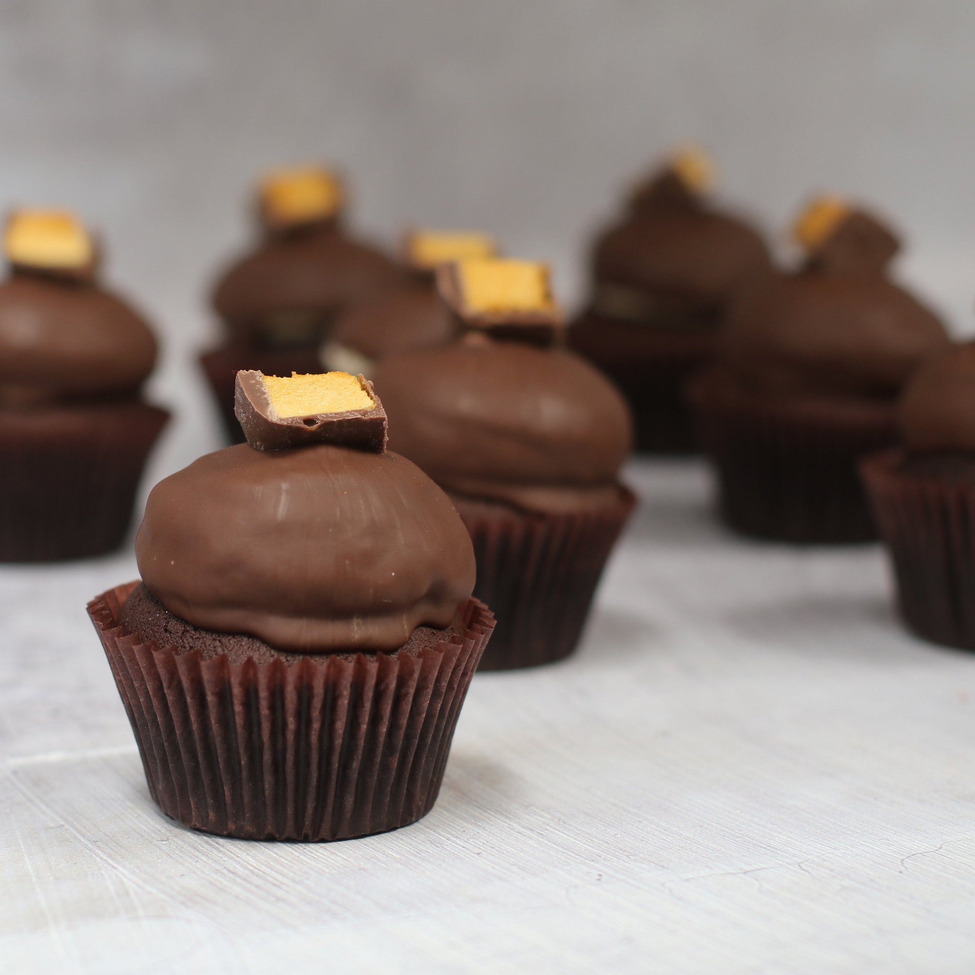 Choc Honeycomb Cupcakes The Cupcake Queens 