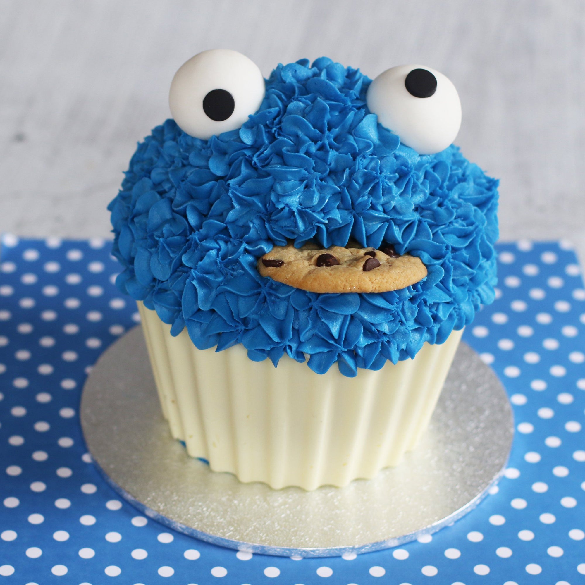 The Cookie Monster Giant Cupcake Cakes The Cupcake Queens 